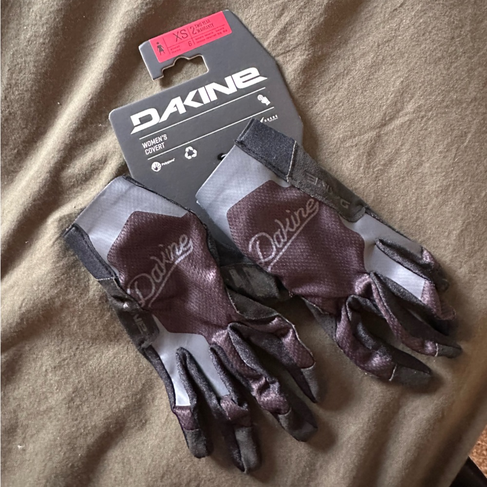 Dakine women’s xs mountain biking gloves